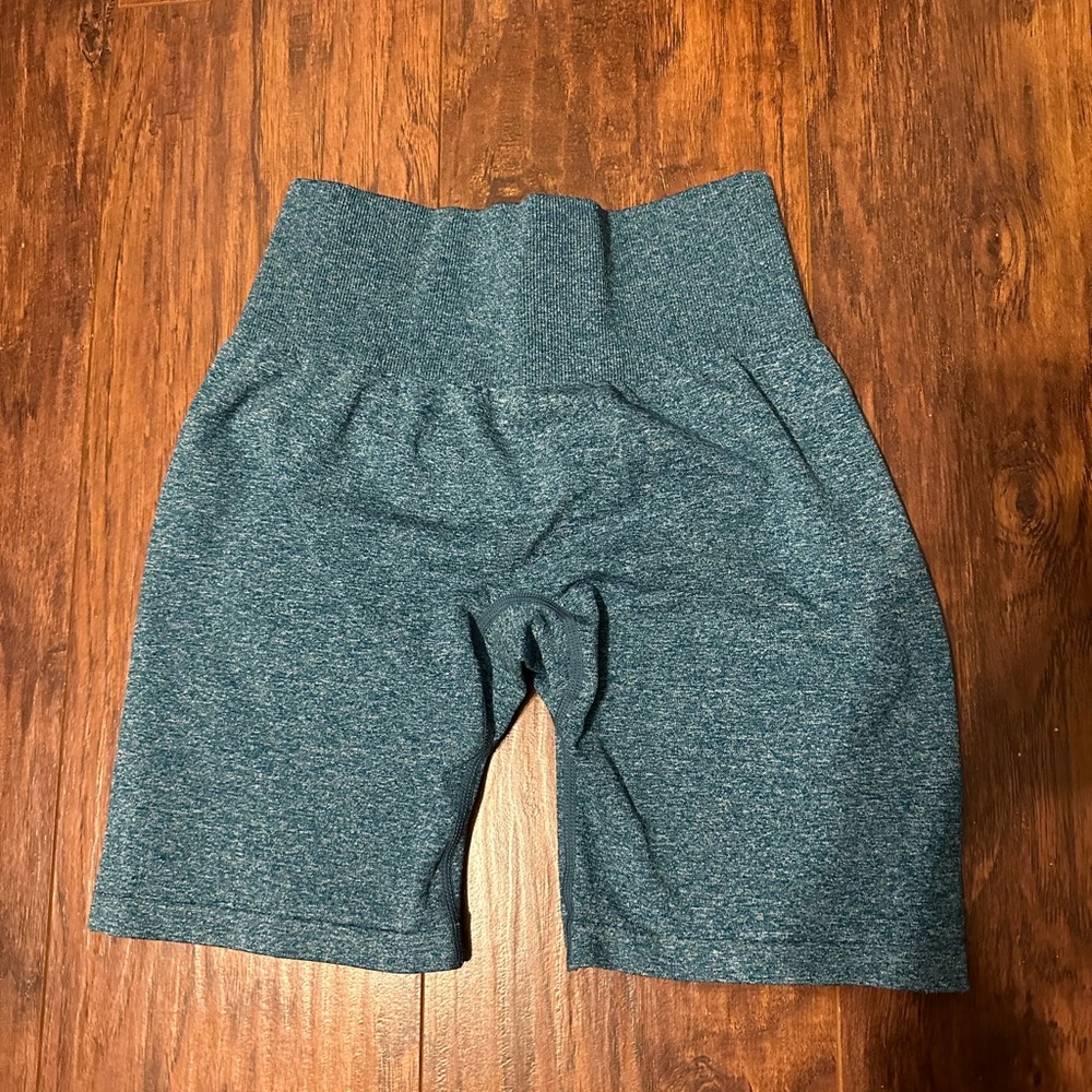 NVGTN scrunch seamless shorts teal